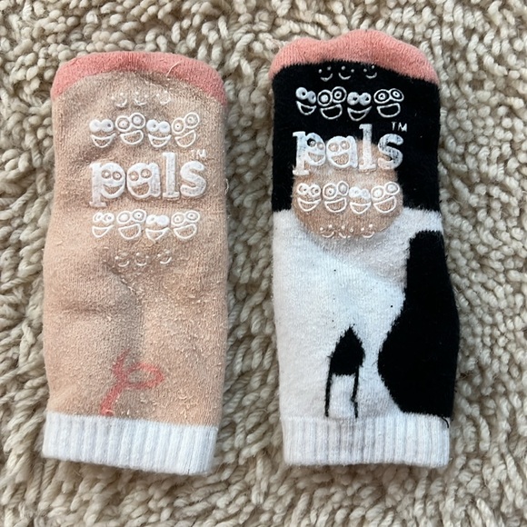 Pals Socks | Cow & Pig Mismatched Non-Slip Kids Socks - Picture 7 of 7